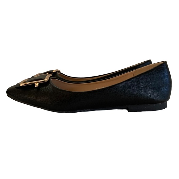 BATA Ballet Flats Classic Black Gold Hardware Dainty Almond Toe EU 38 US 7-7.5 - Picture 2 of 11